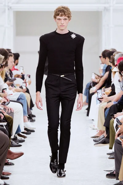 Look 10